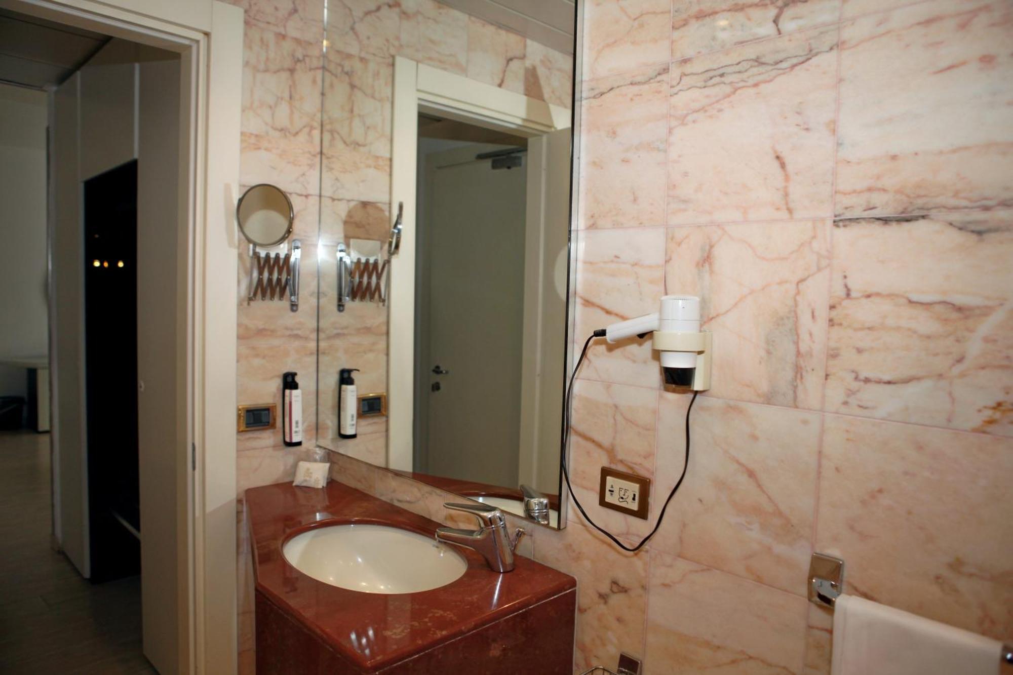 Mediterraneo Palace Hotel Рагуза Екстериор снимка