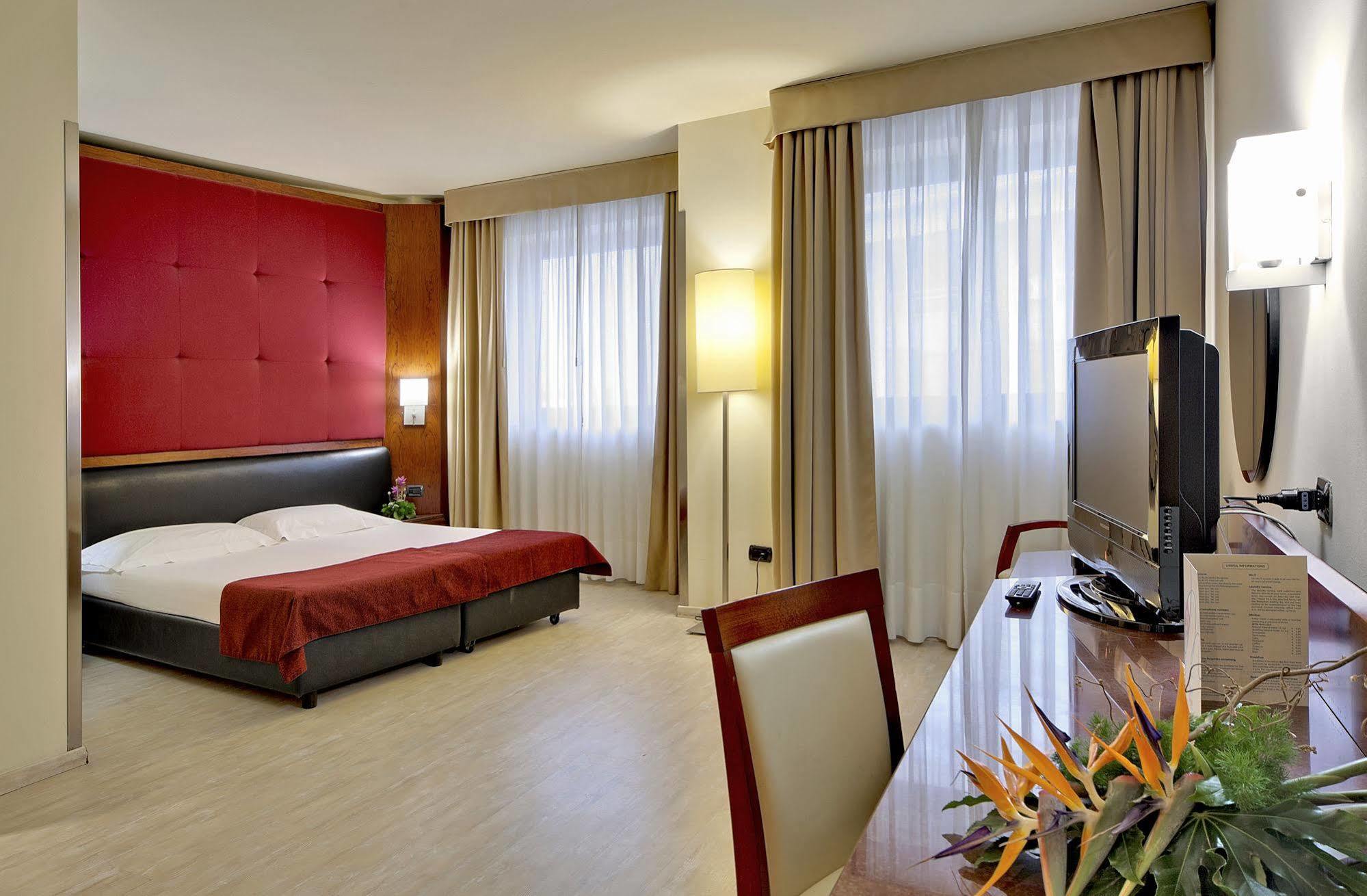 Mediterraneo Palace Hotel Рагуза Екстериор снимка