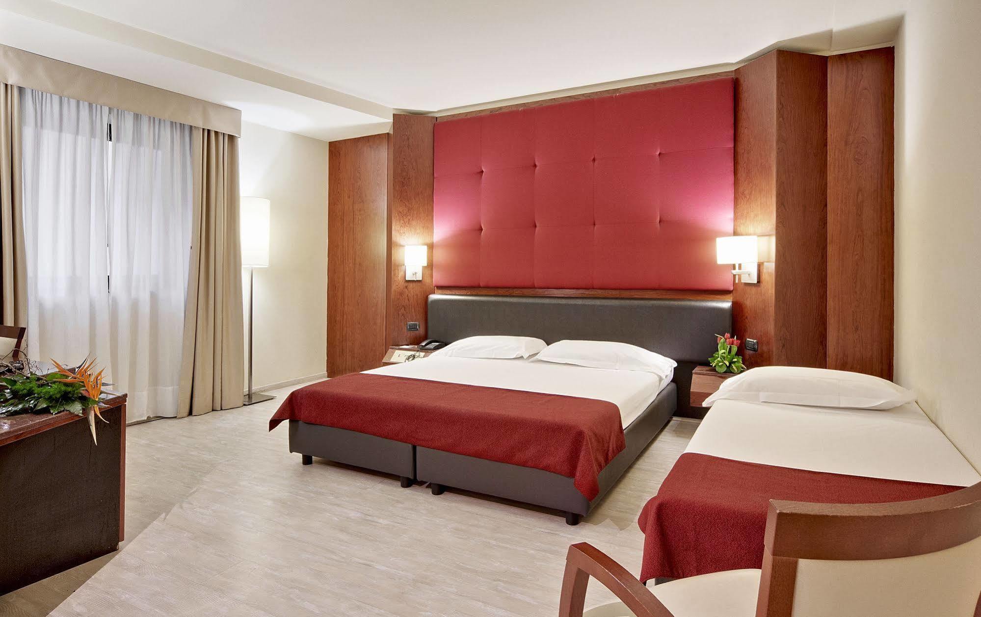 Mediterraneo Palace Hotel Рагуза Екстериор снимка